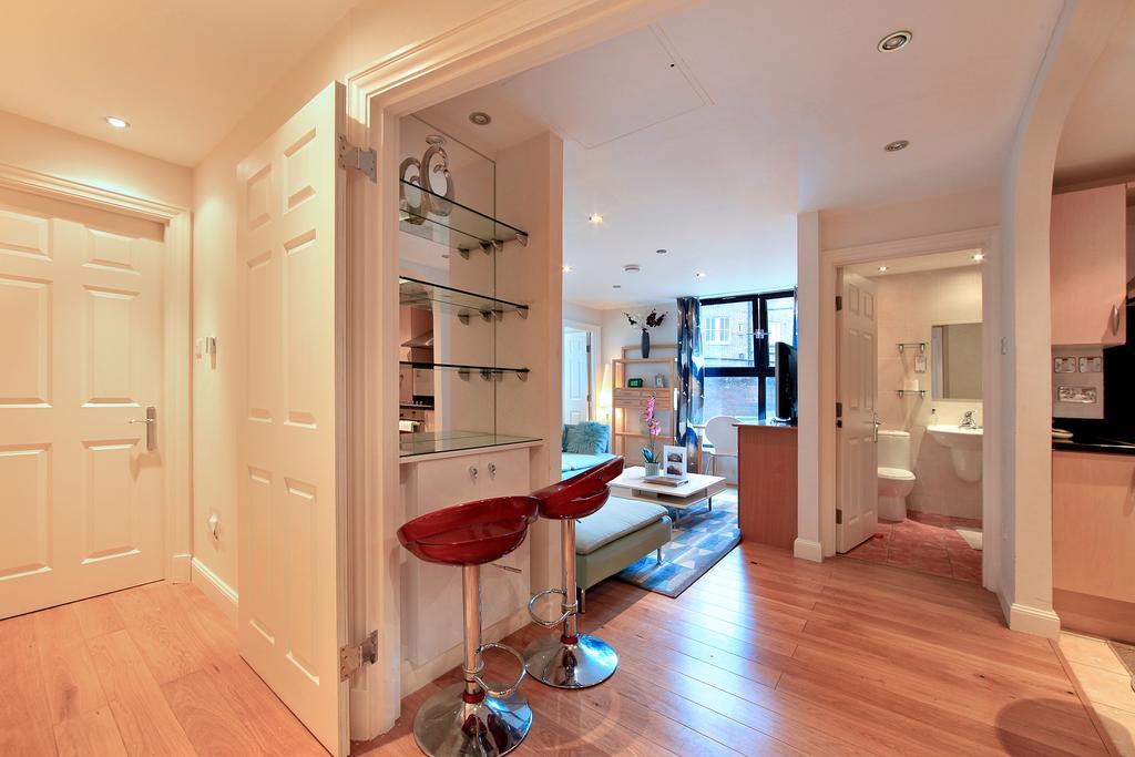 Point West Apartments London Bagian luar foto
