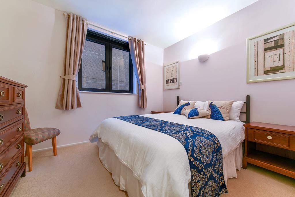 Point West Apartments London Bagian luar foto