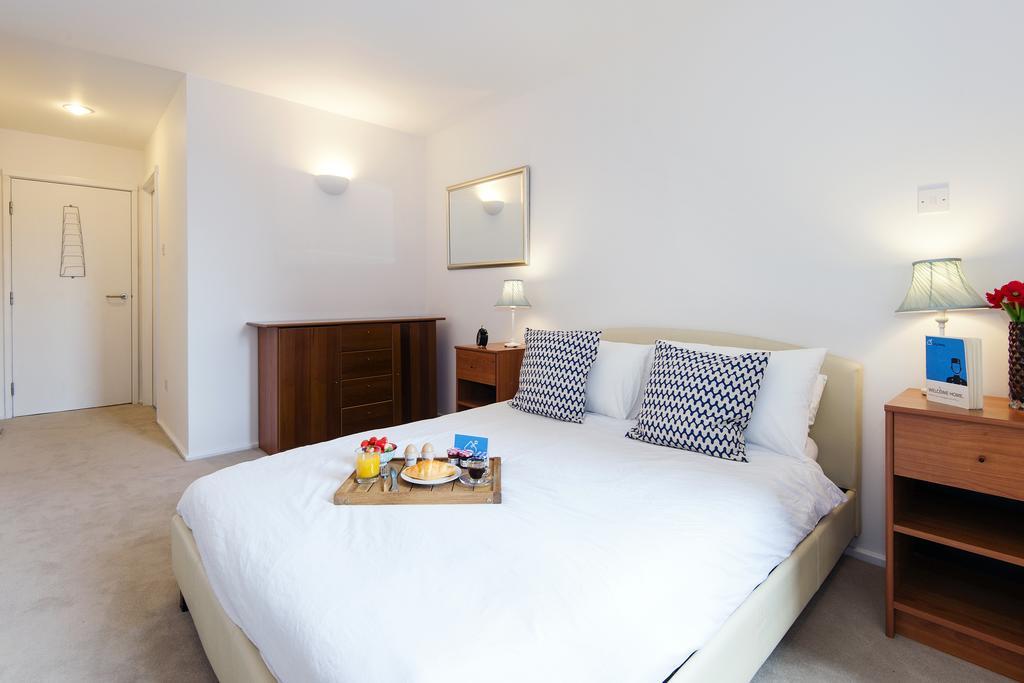 Point West Apartments London Bagian luar foto